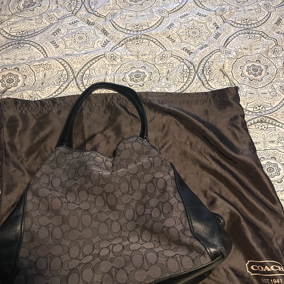 COACH LOGO BAG LARGE BLACK AND GRAY MINT CONDITION BAG INCLUDED - Picture 2 of 9